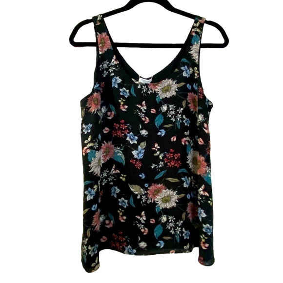 Essential by Ritmans Tops - 🎈Essentials by Ritmans black floral  tops. M size